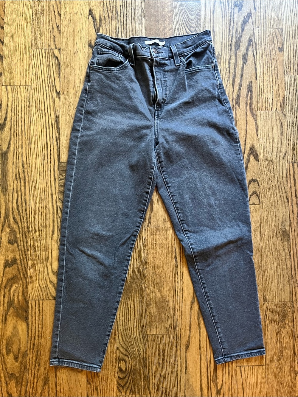 LEVI’S high waisted mom jeans in a black wash. Size 29.